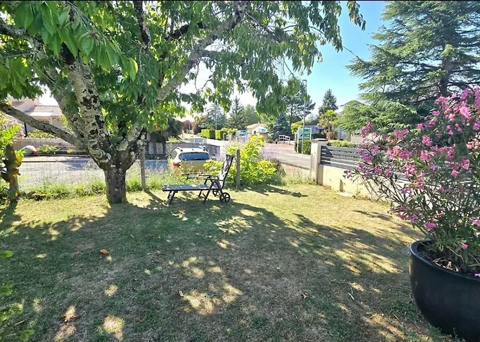 Rubis Proche Thermes * Jonzac